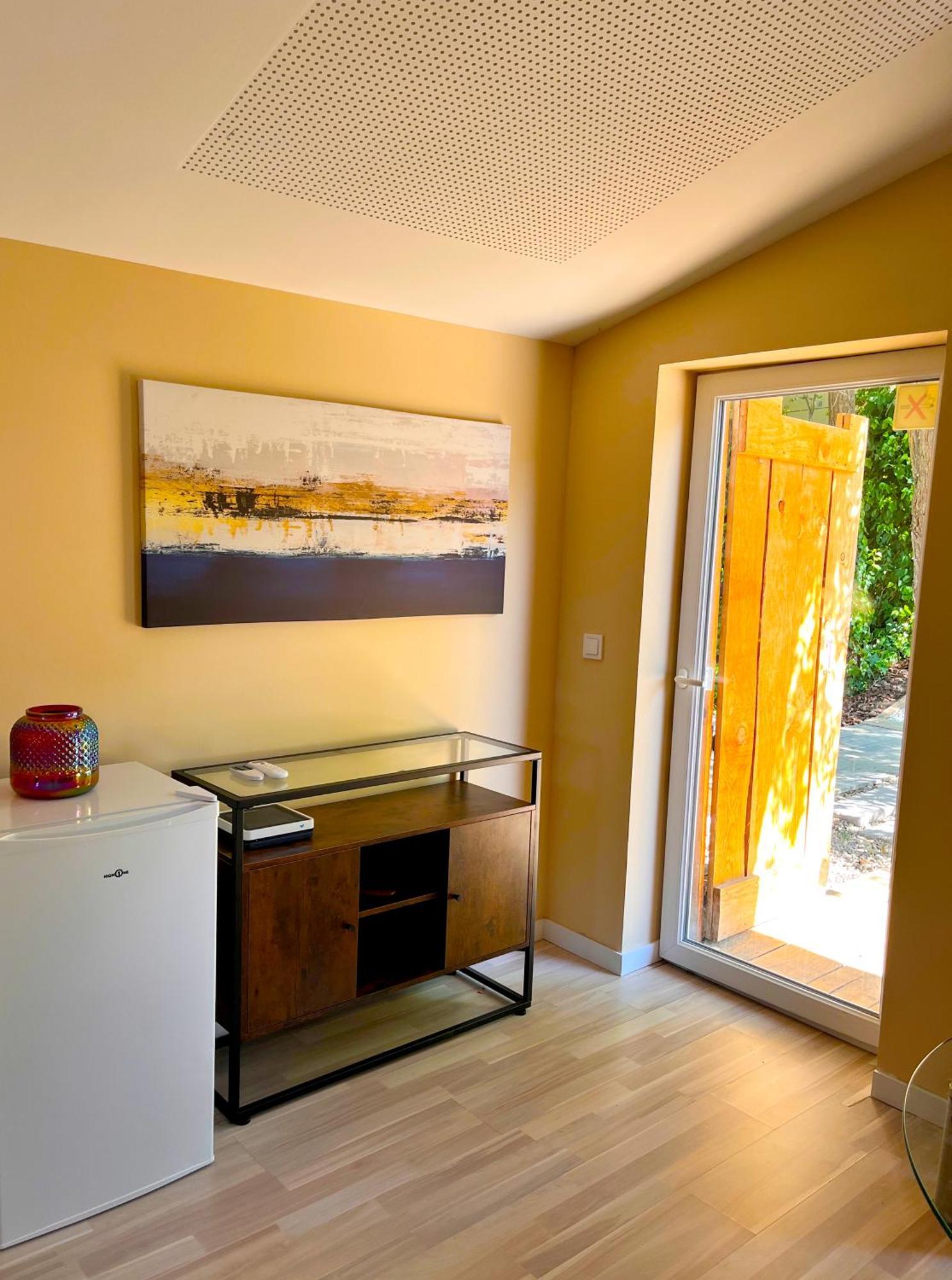 Fee4Me Cabin With Pool And Garden San Martín de la Vega المظهر الخارجي الصورة